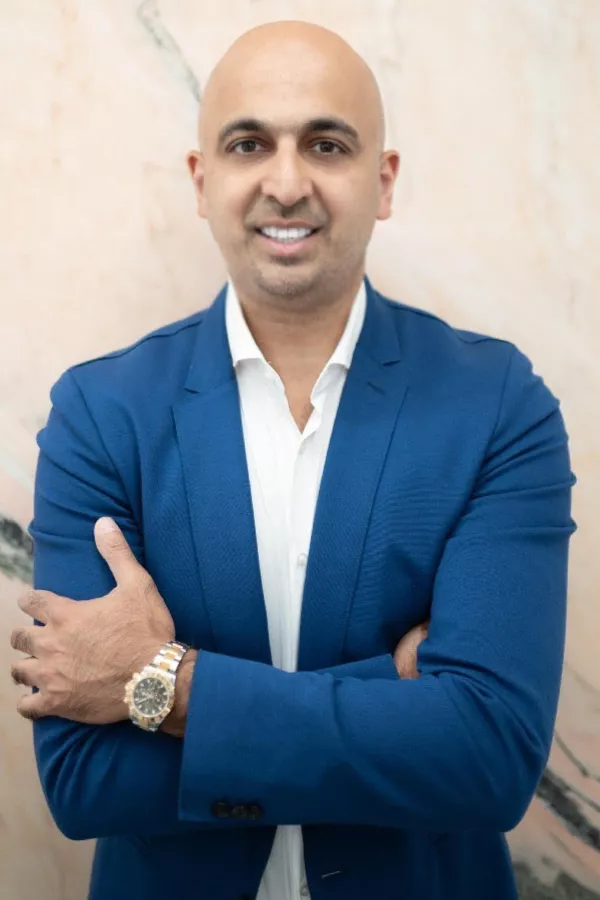 Dr Sheraz Aleem Dr Sheraz Aleem, practice owner and lead cosmetic dentist at Knightsbridge Kensington London